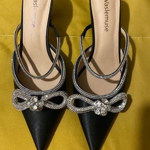 Vaslemuse Black Rhinestone Bow Heels